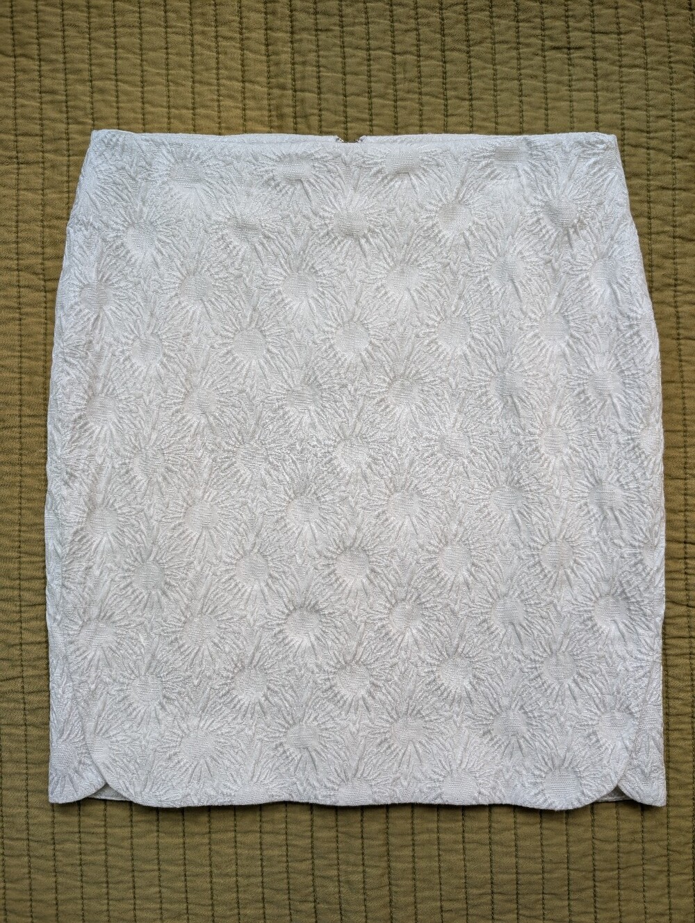 Le Château White Mini Skirt Textured Floral Size 5/6 Made in Canada